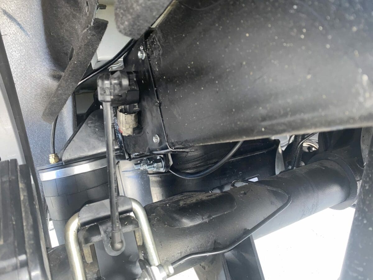 2019-PRESENT GM1500 DENALI 3/5 LOWERING KIT W/ HELPER BAGS by IHC Suspension – product detail 5
