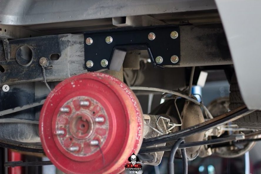 1999-2006 (2007 Classic) GM 2WD 4/6 LOWERING KIT W/ BOLT ON C-NOTCH by IHC Suspension – product detail 3